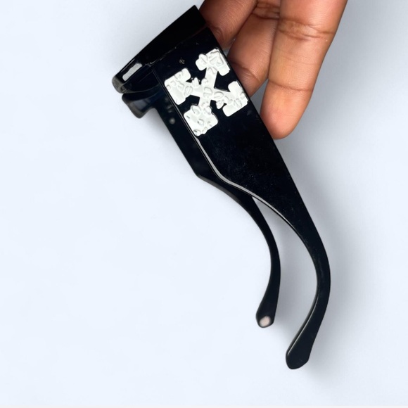 Black Rectangular Sunglasses - Picture 2 of 3